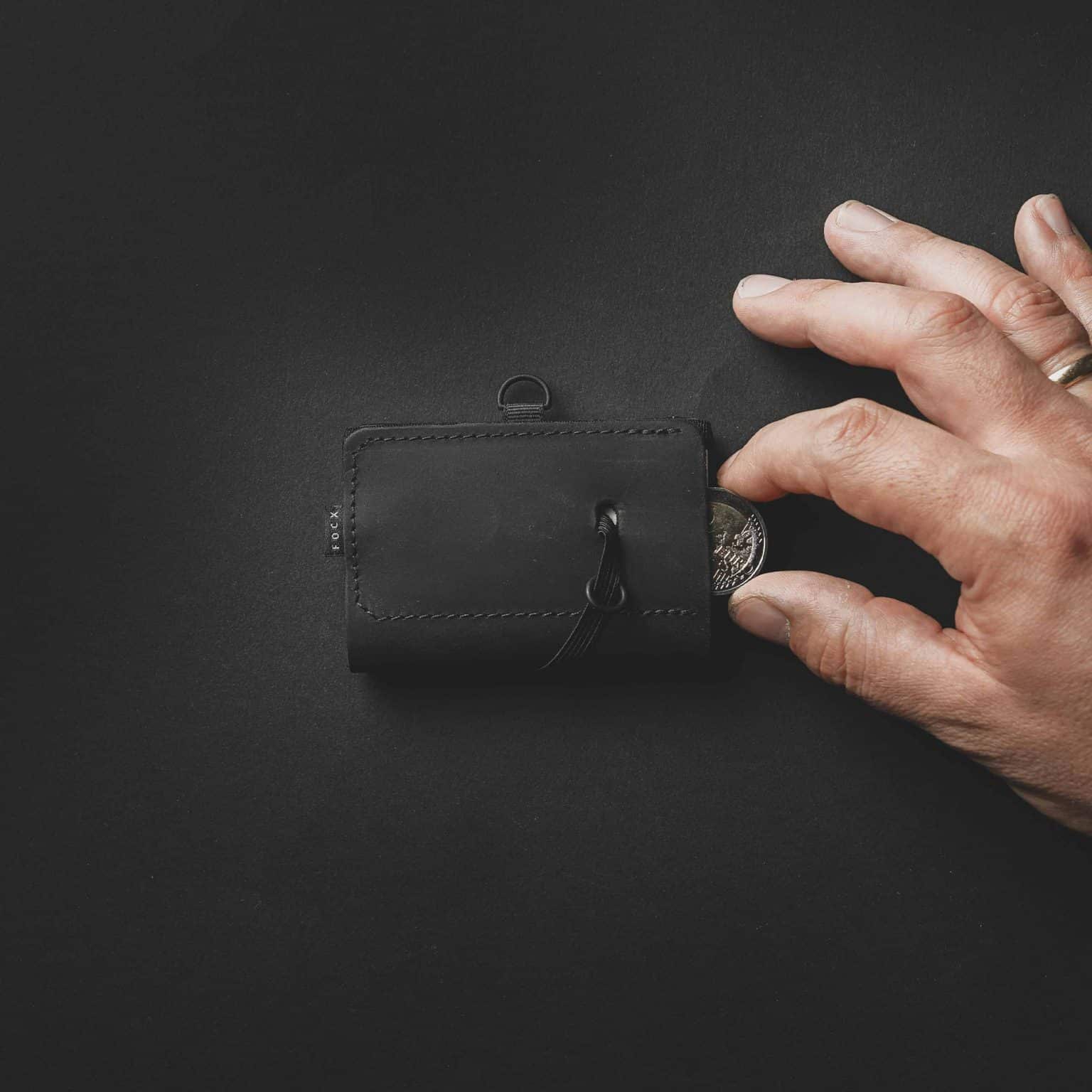 Luxurious minimalist wallet in fine leather