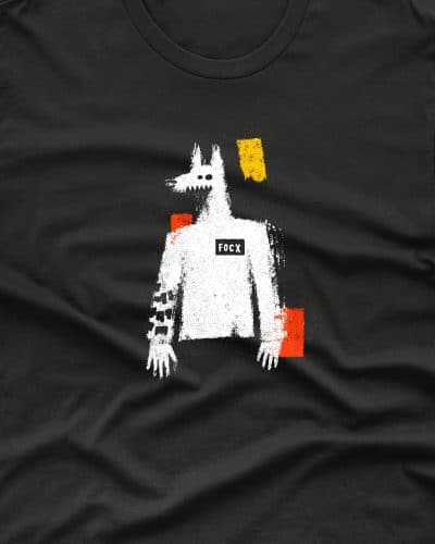 una camiseta negra con una caricatura de un perro