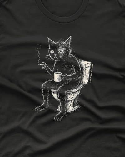 een t-shirt met een kat erop